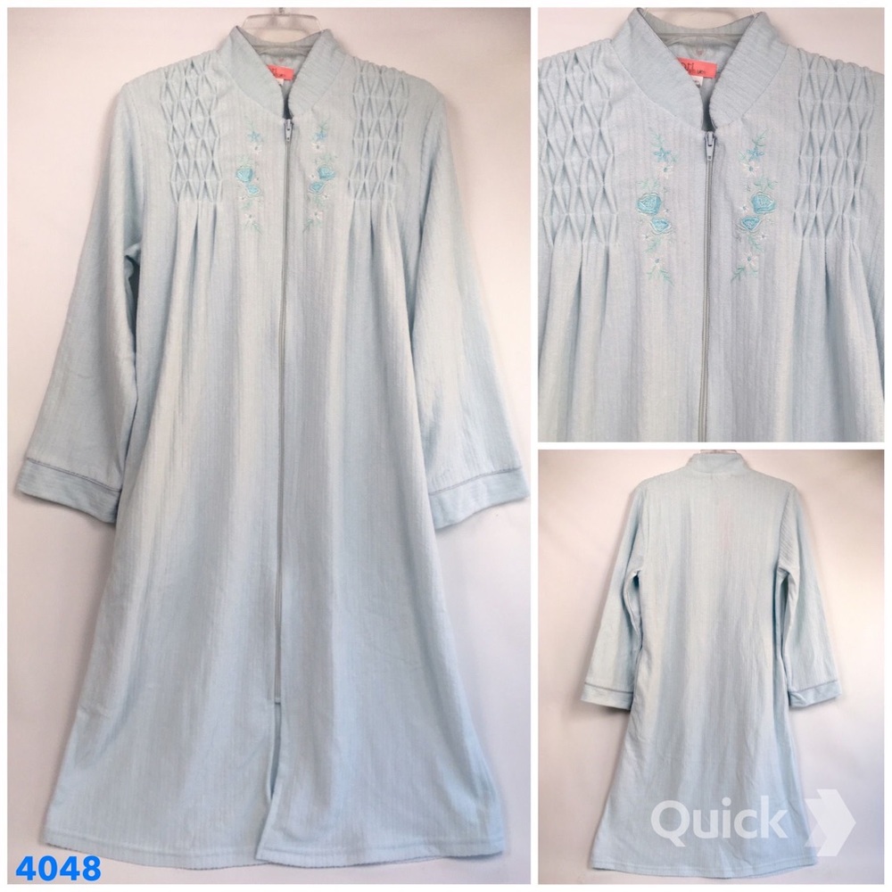 NWT Blue Long-Sleeve Zipper Robe